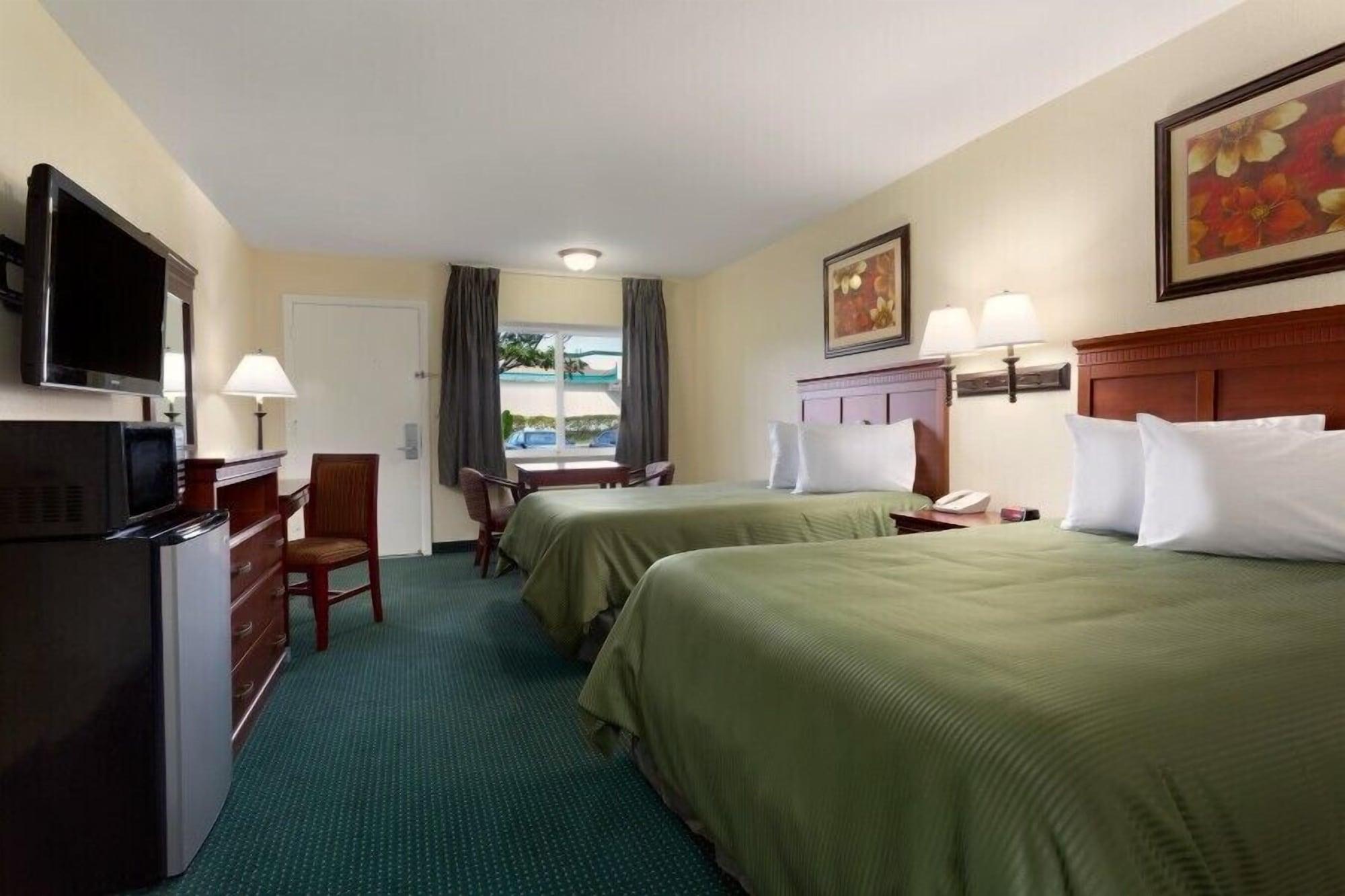 ทราเวลลอดจ์ ออเรนจ์ คันทรี แอร์พอร์ต/คอสตา เมซา Hotel คอสตาเมซา ภายนอก รูปภาพ