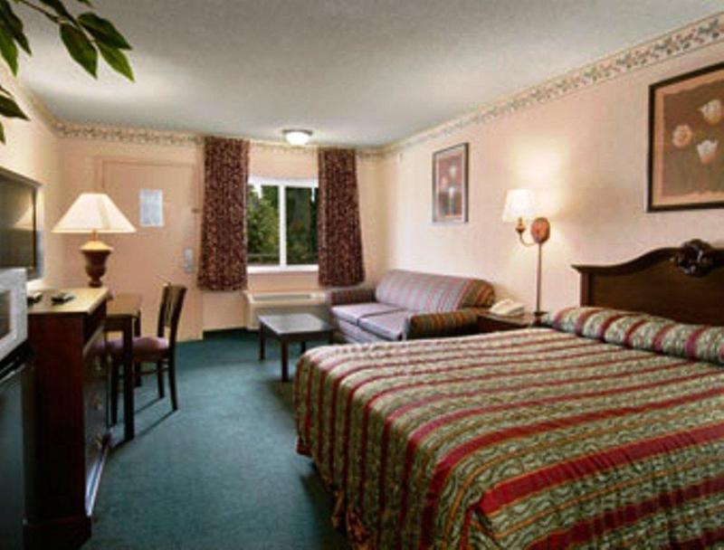 ทราเวลลอดจ์ ออเรนจ์ คันทรี แอร์พอร์ต/คอสตา เมซา Hotel คอสตาเมซา ภายนอก รูปภาพ